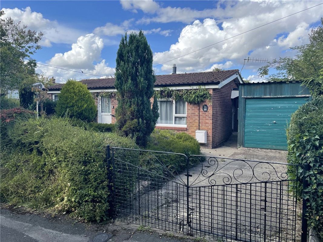 2 bedroom bungalow, Manton Close, Manton SN8 - Available