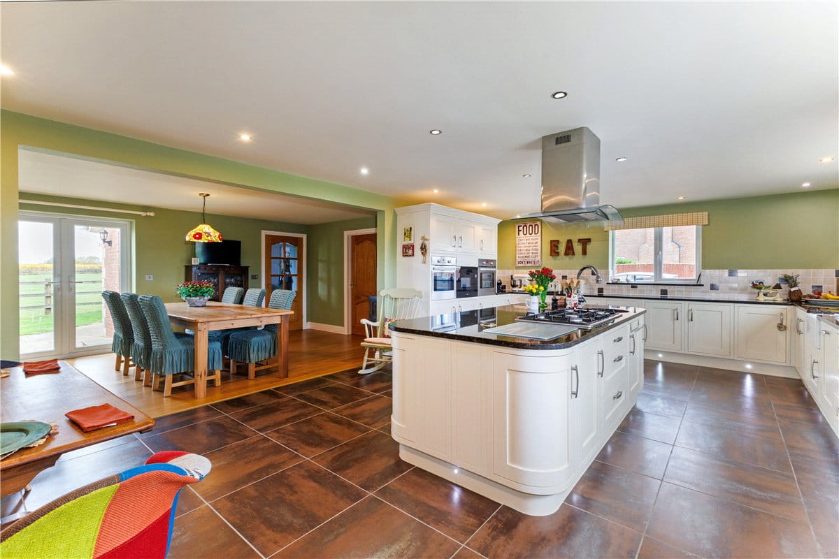 6 bedroom house, The Barton, Clyffe Pypard SN4 - Available