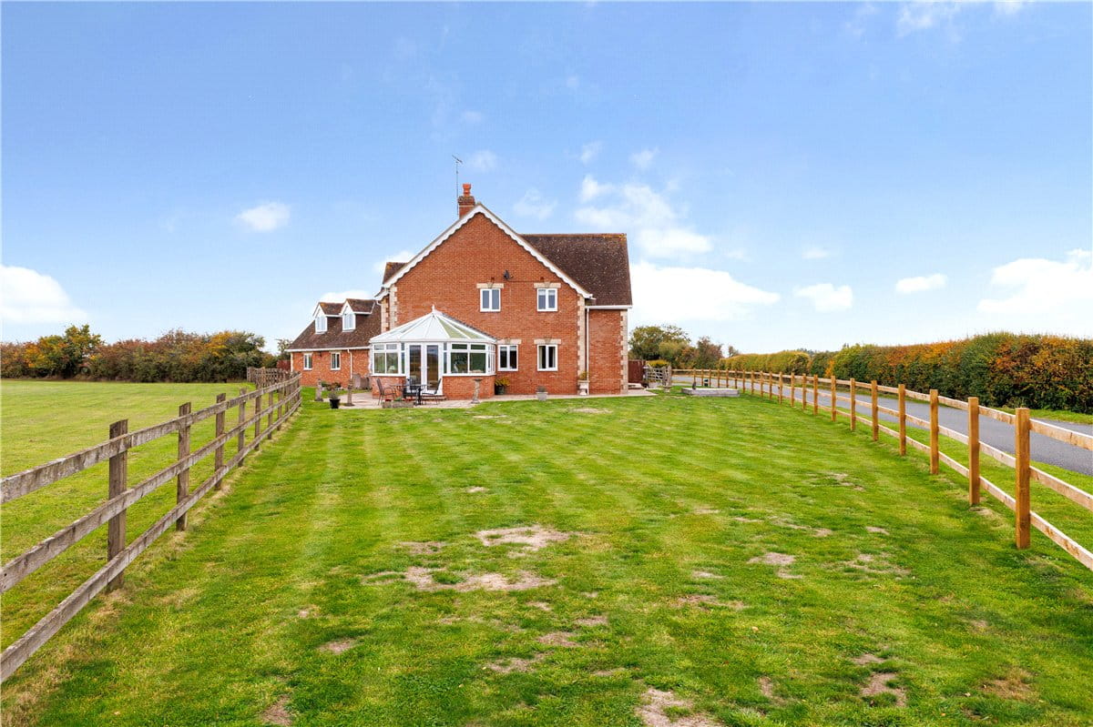6 bedroom house, The Barton, Clyffe Pypard SN4 - Available