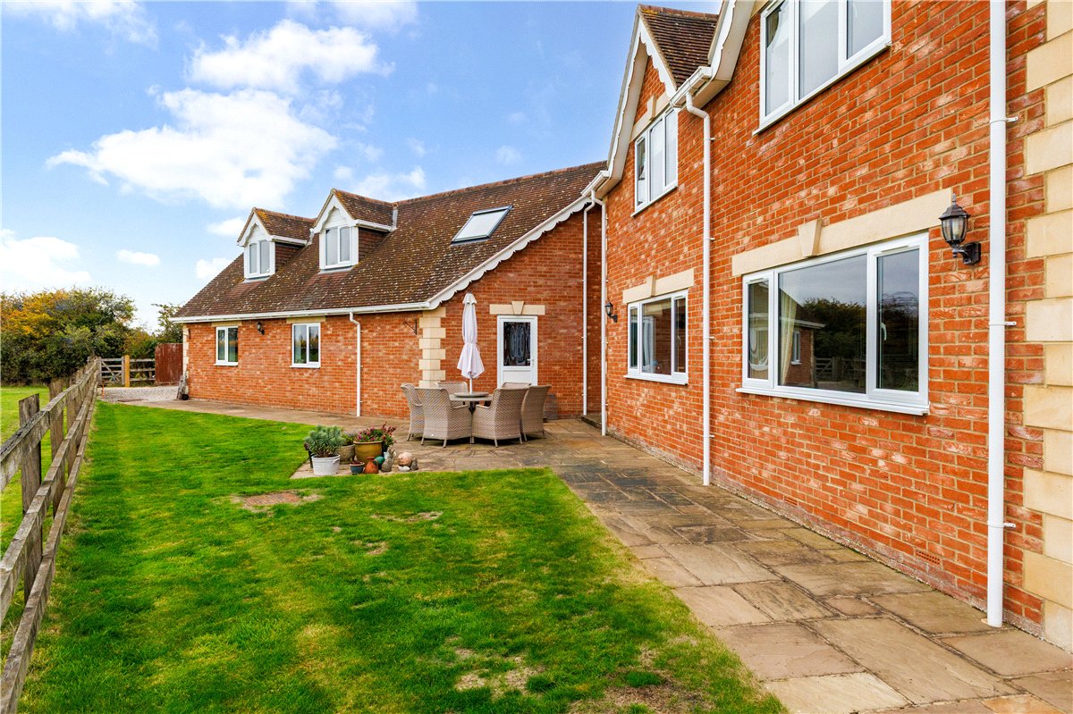 6 bedroom house, The Barton, Clyffe Pypard SN4 - Available