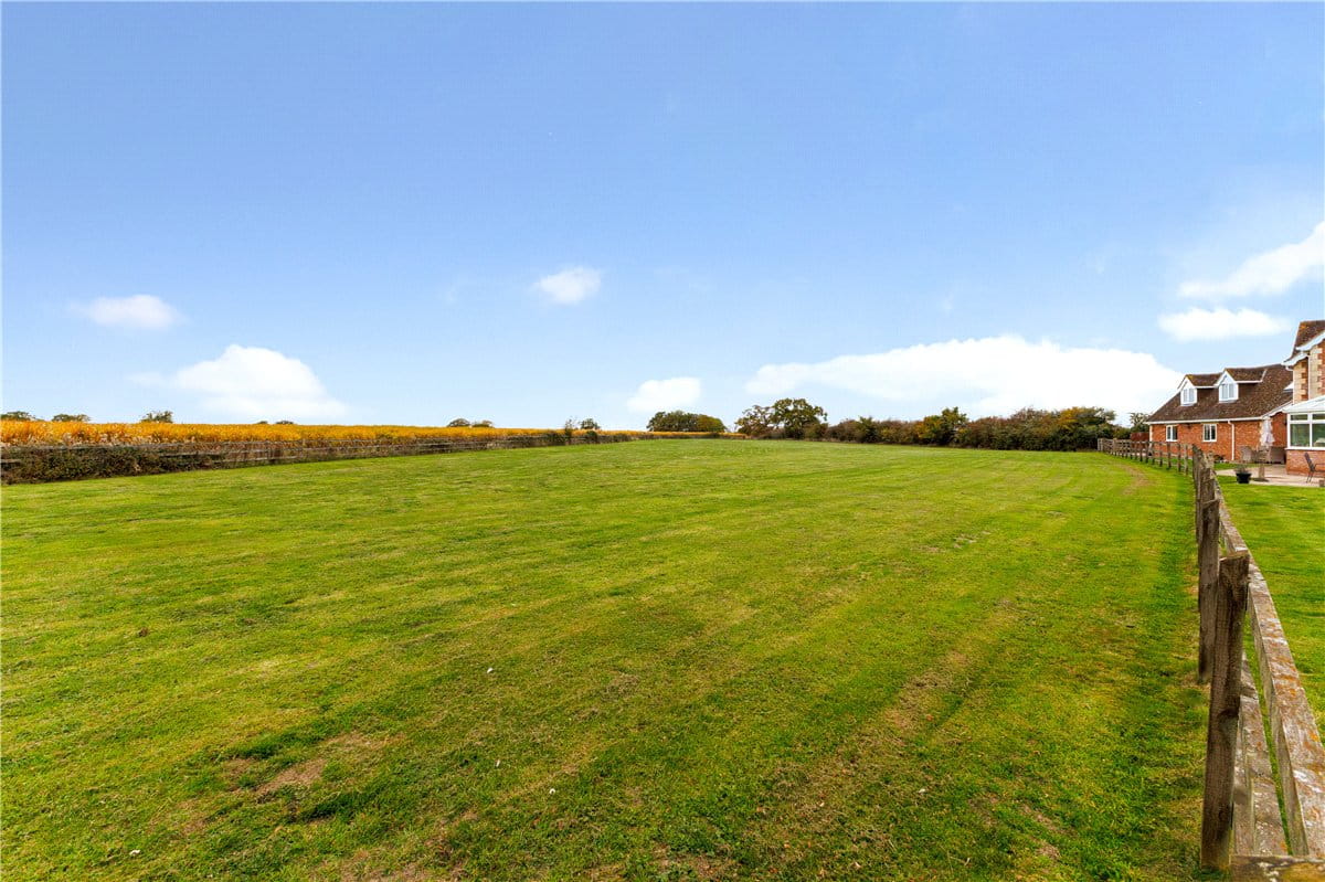 6 bedroom house, The Barton, Clyffe Pypard SN4 - Available