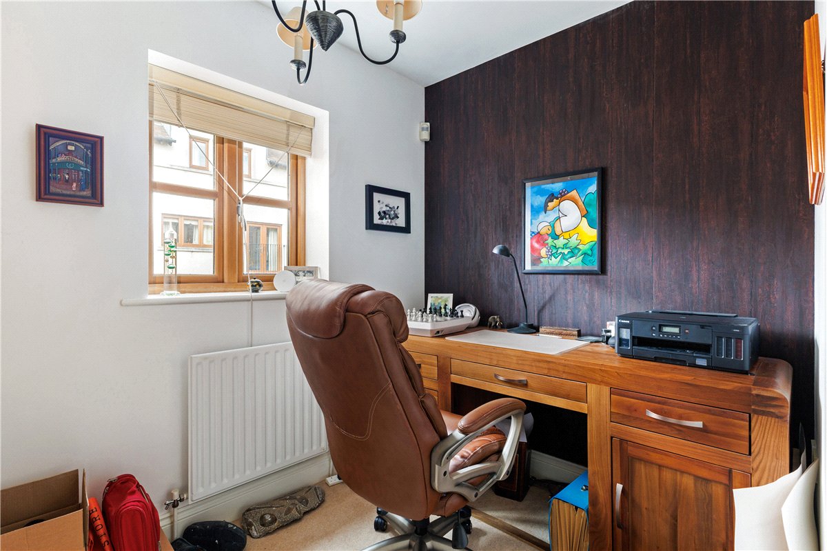 4 bedroom house, Cromwell Court, Marlborough SN8 - Available