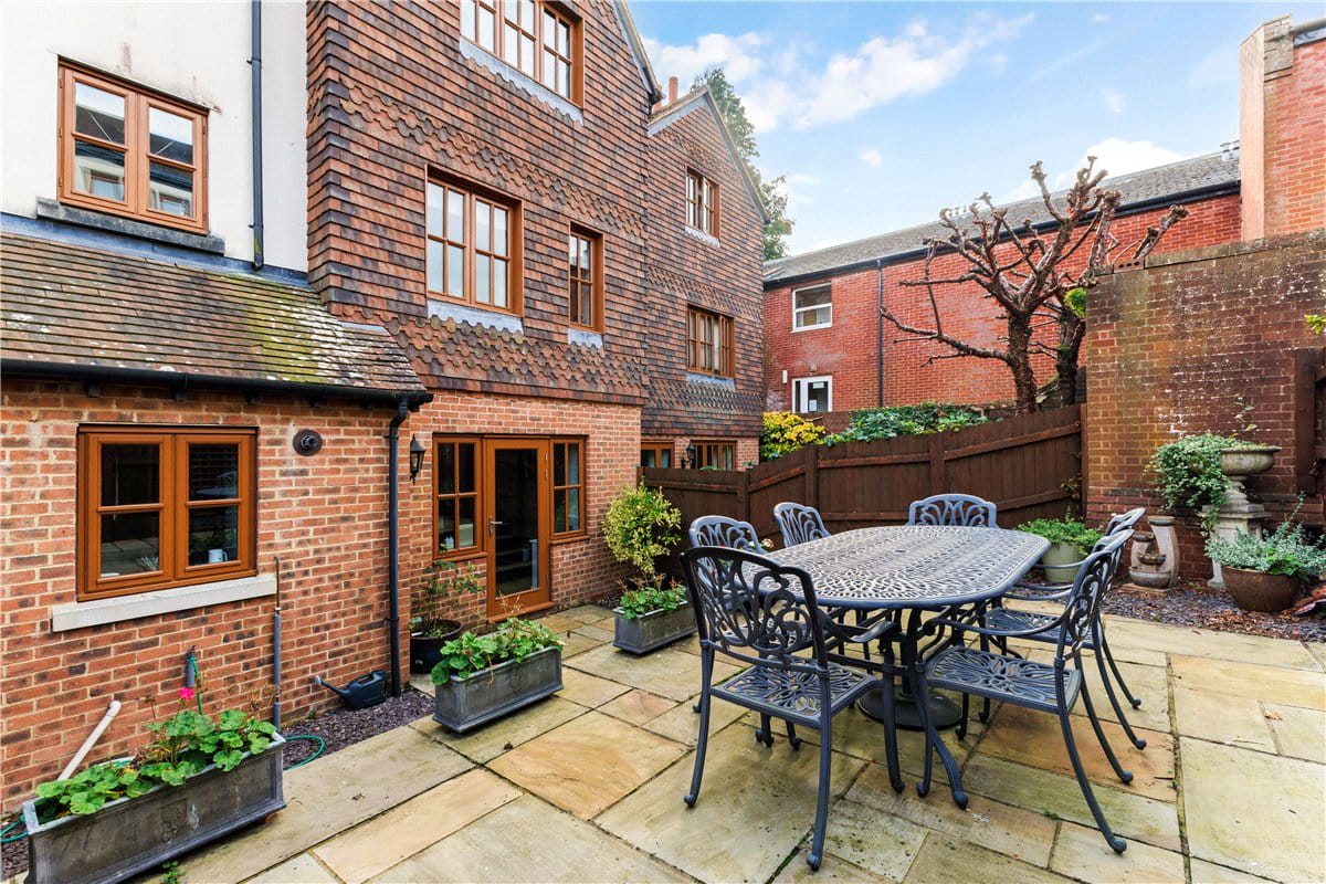 4 bedroom house, Cromwell Court, Marlborough SN8 - Available