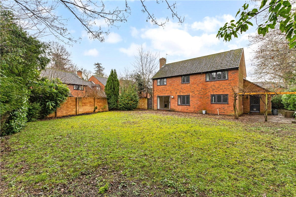 4 bedroom house, Manor Park, South Marston SN3 - Available