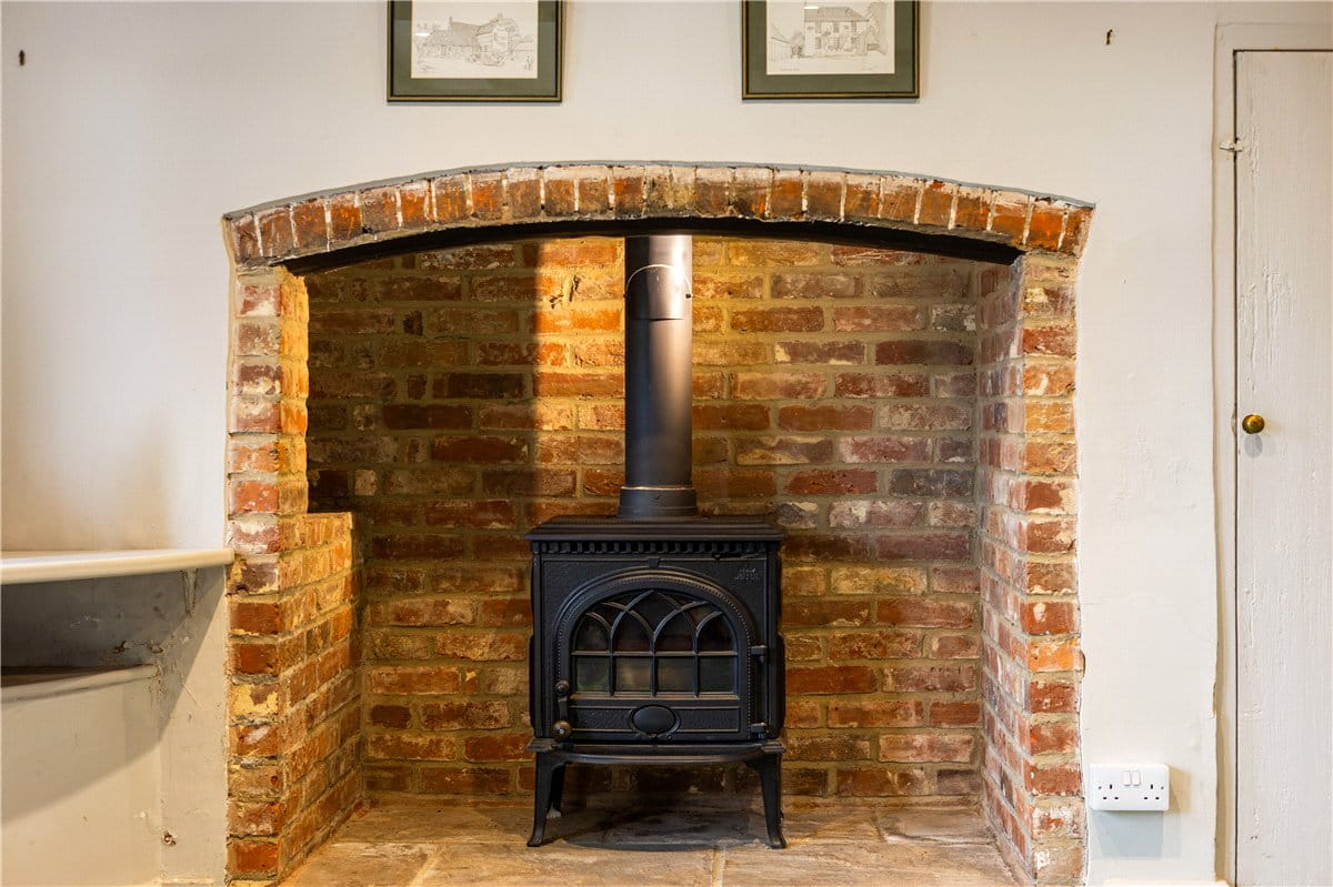 6 bedroom house, Farm Lane, Aldbourne SN8 - Available