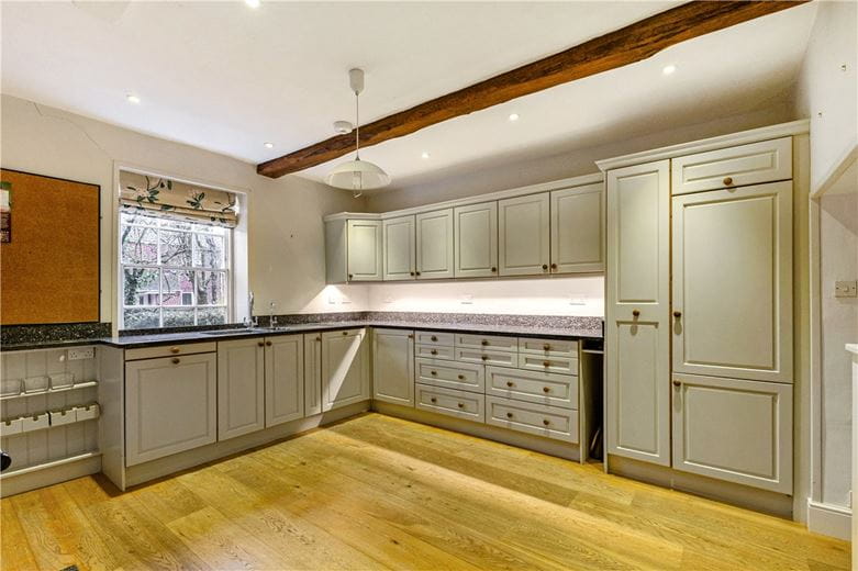 6 bedroom house, Farm Lane, Aldbourne SN8 - Available