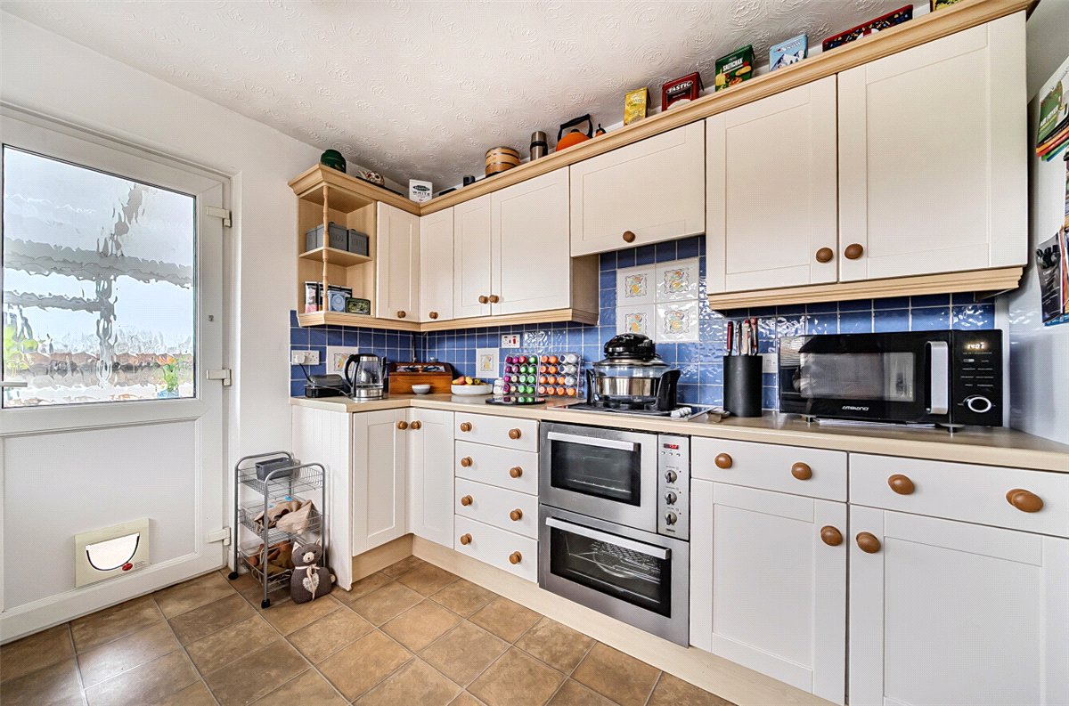 3 bedroom house, Squires Hill Close, Woodshaw SN4 - Available