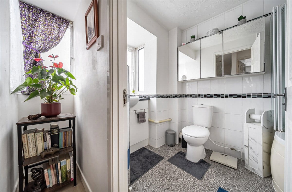 3 bedroom house, Squires Hill Close, Woodshaw SN4 - Available