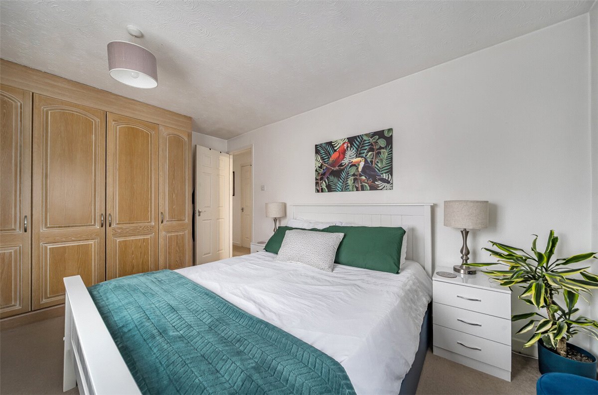 3 bedroom house, Squires Hill Close, Woodshaw SN4 - Available