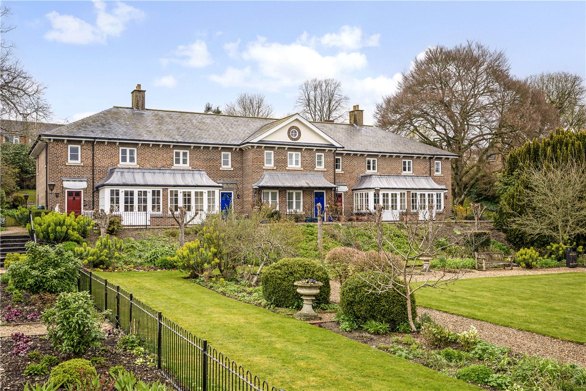 2 bedroom house, Wye House Gardens, Barn Street SN8 - Available