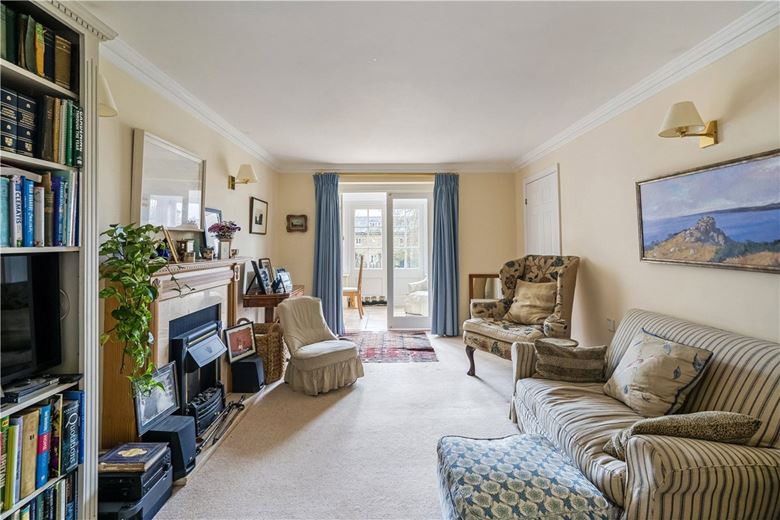 2 bedroom house, Wye House Gardens, Barn Street SN8 - Available