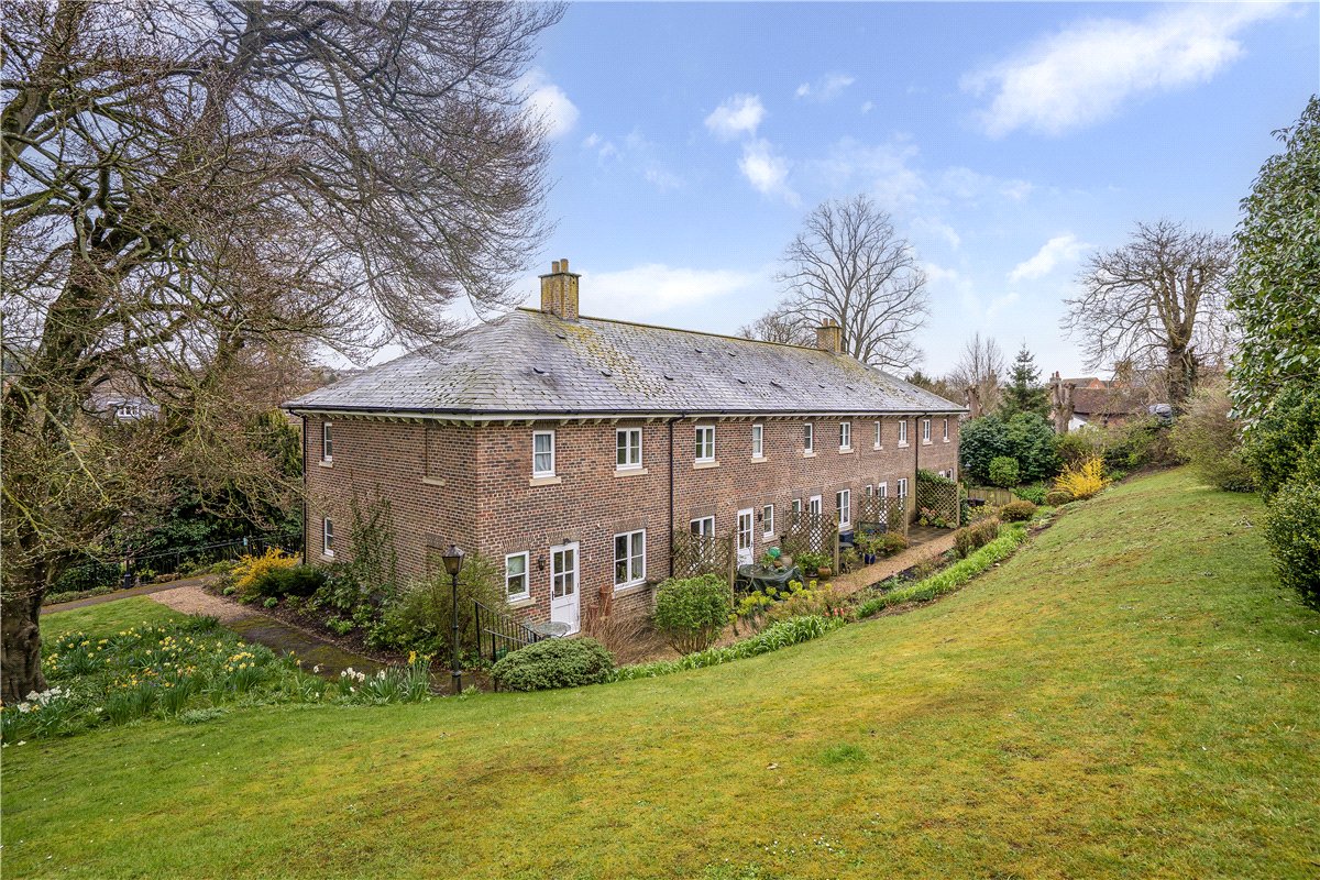 2 bedroom house, Wye House Gardens, Barn Street SN8 - Available