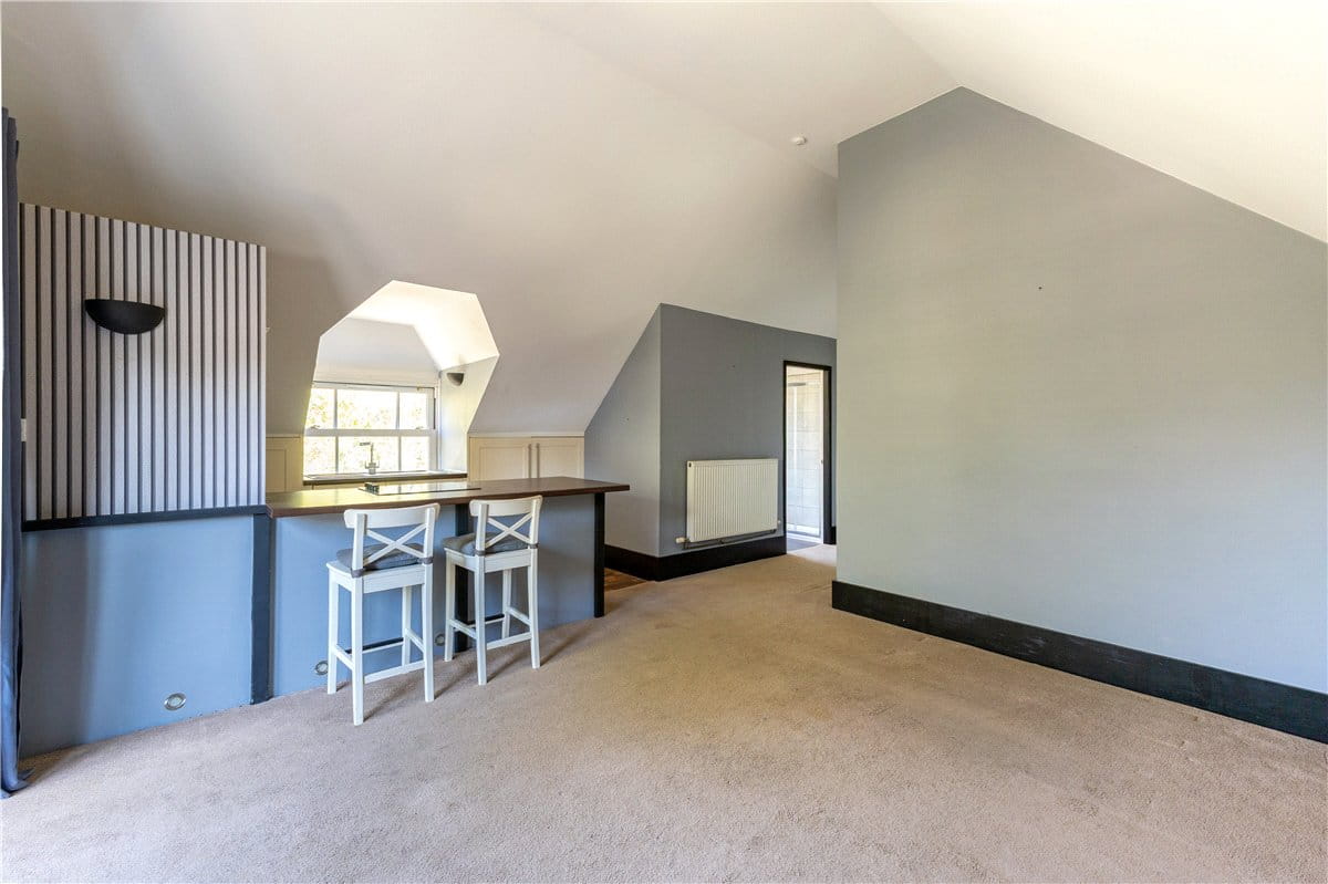 5 bedroom house, High Street, Manton SN8 - Available