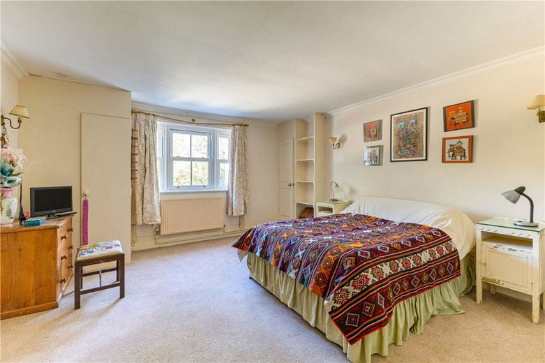 5 bedroom house, High Street, Manton SN8 - Available