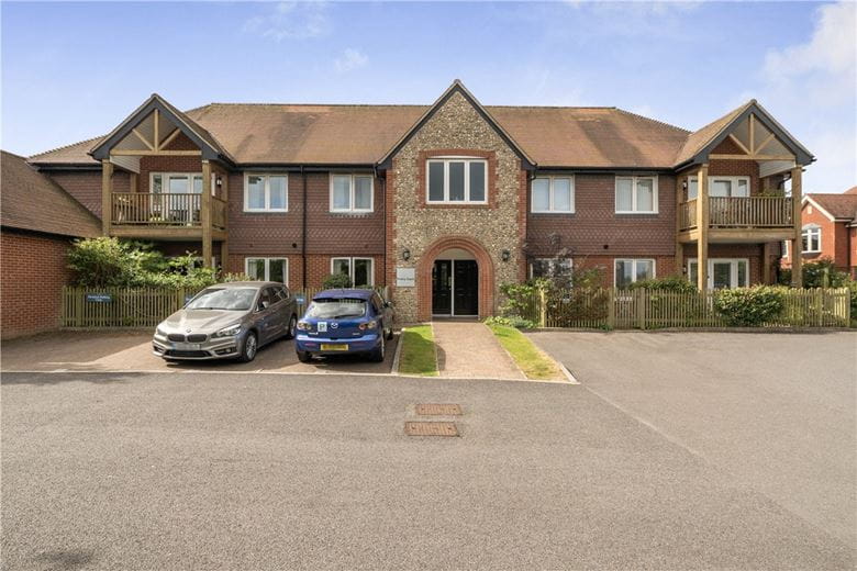 2 bedroom flat, Priory Court, Marlborough SN8 - Available