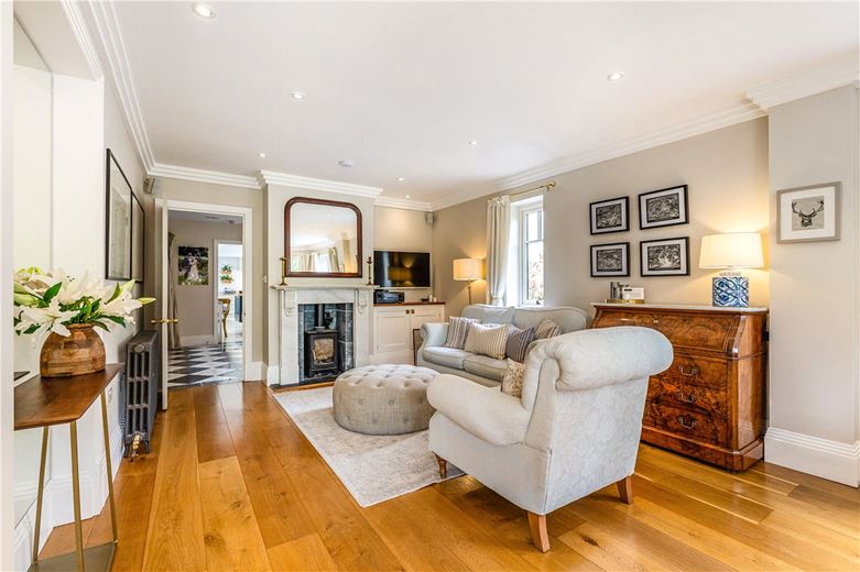 5 bedroom house, The Fairway, Devizes SN10 - Available