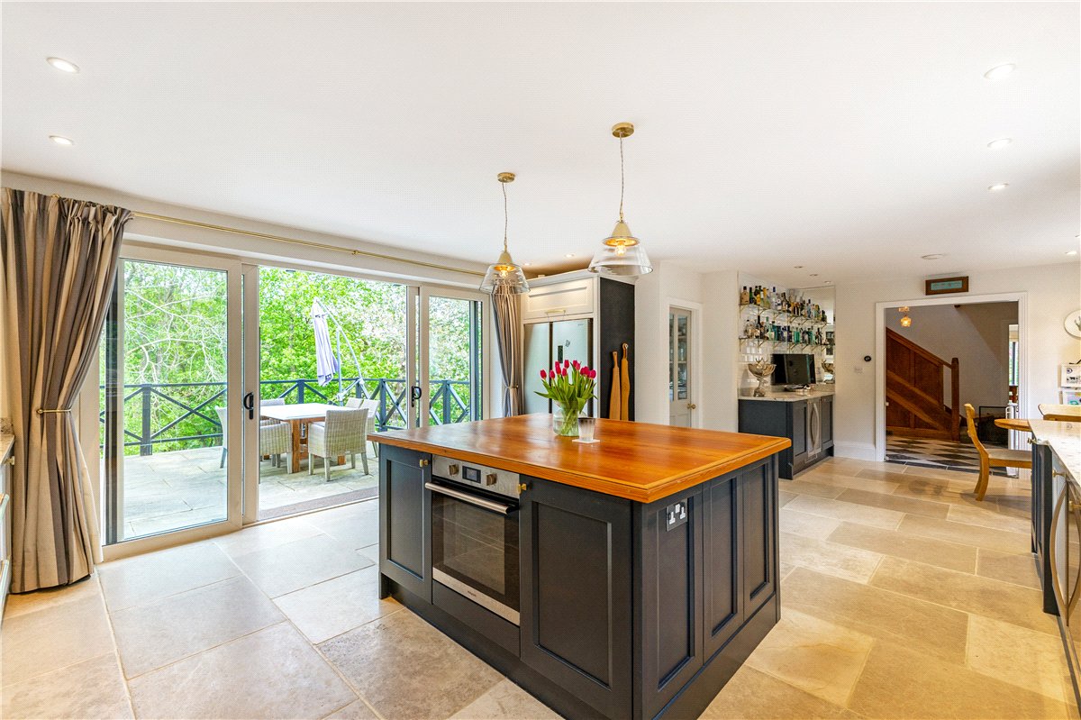 5 bedroom house, The Fairway, Devizes SN10 - Available
