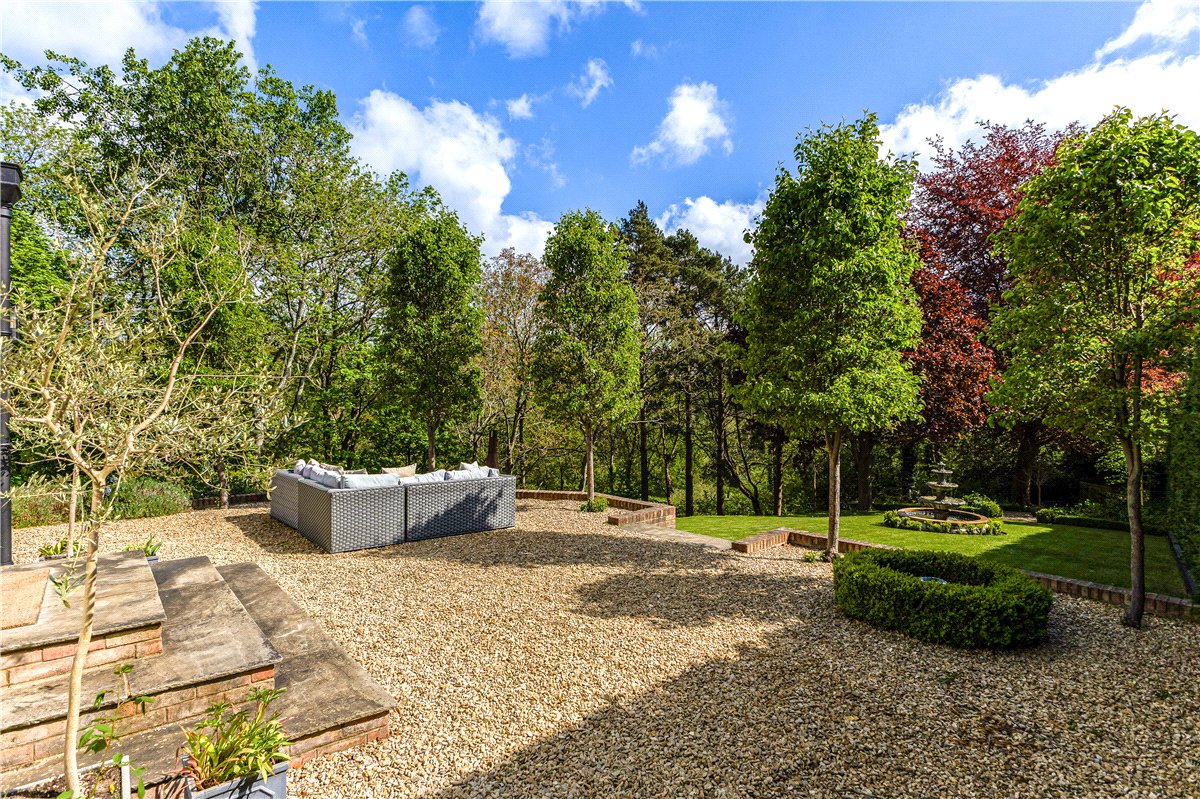 5 bedroom house, The Fairway, Devizes SN10 - Available