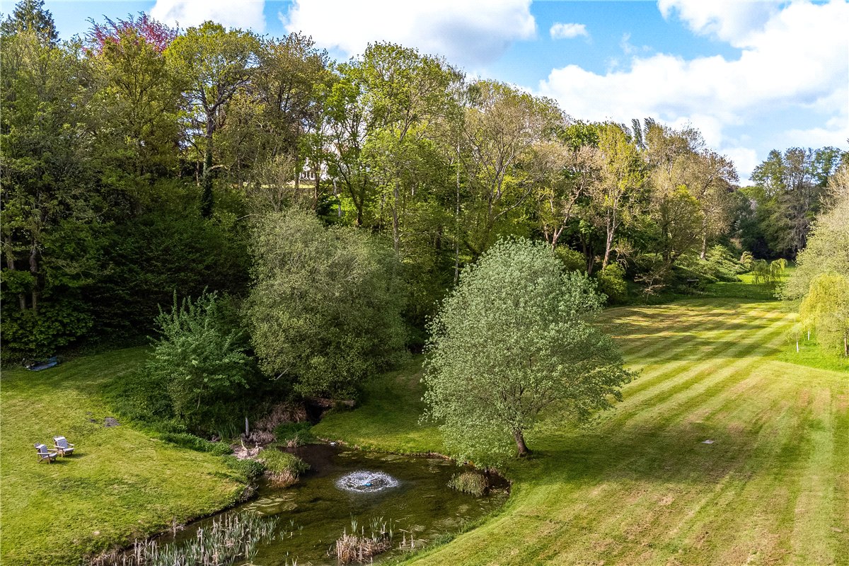 5 bedroom house, The Fairway, Devizes SN10 - Available