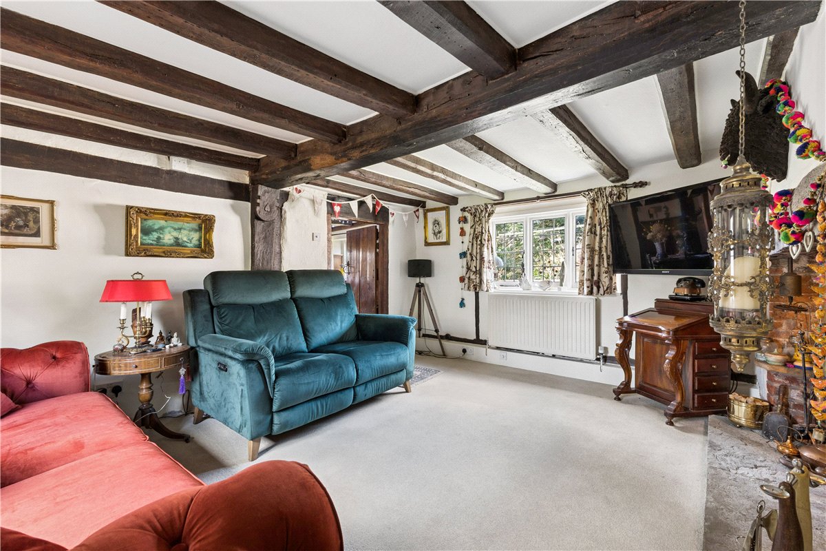 3 bedroom cottage, High Street, Burbage SN8 - Available