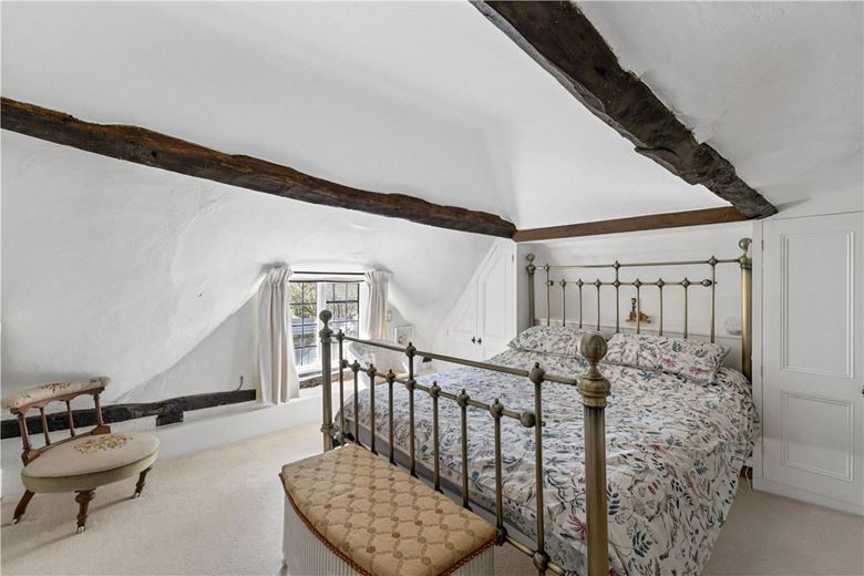 3 bedroom cottage, High Street, Burbage SN8 - Available