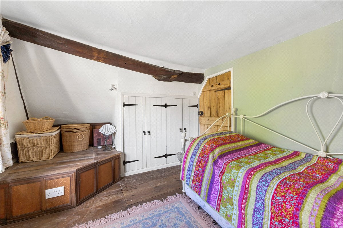 3 bedroom cottage, High Street, Burbage SN8 - Available