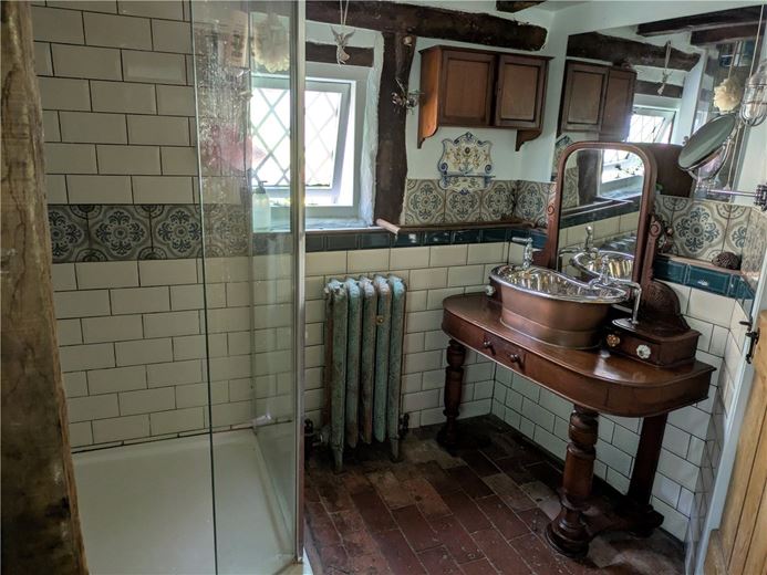 3 bedroom house, High Street, Burbage SN8 - Available