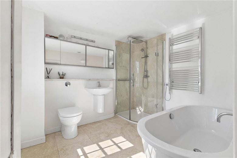 6 bedroom house, The Street, All Cannings SN10 - Available