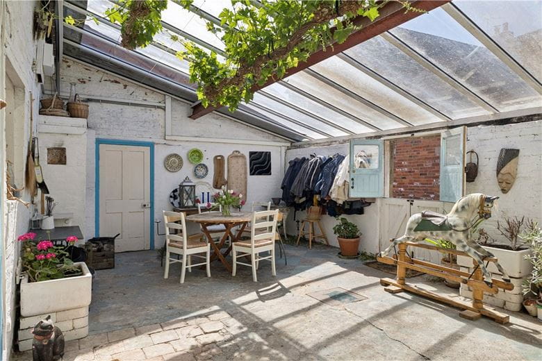 6 bedroom house, The Street, All Cannings SN10 - Available
