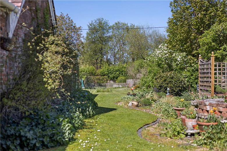 6 bedroom house, The Street, All Cannings SN10 - Available