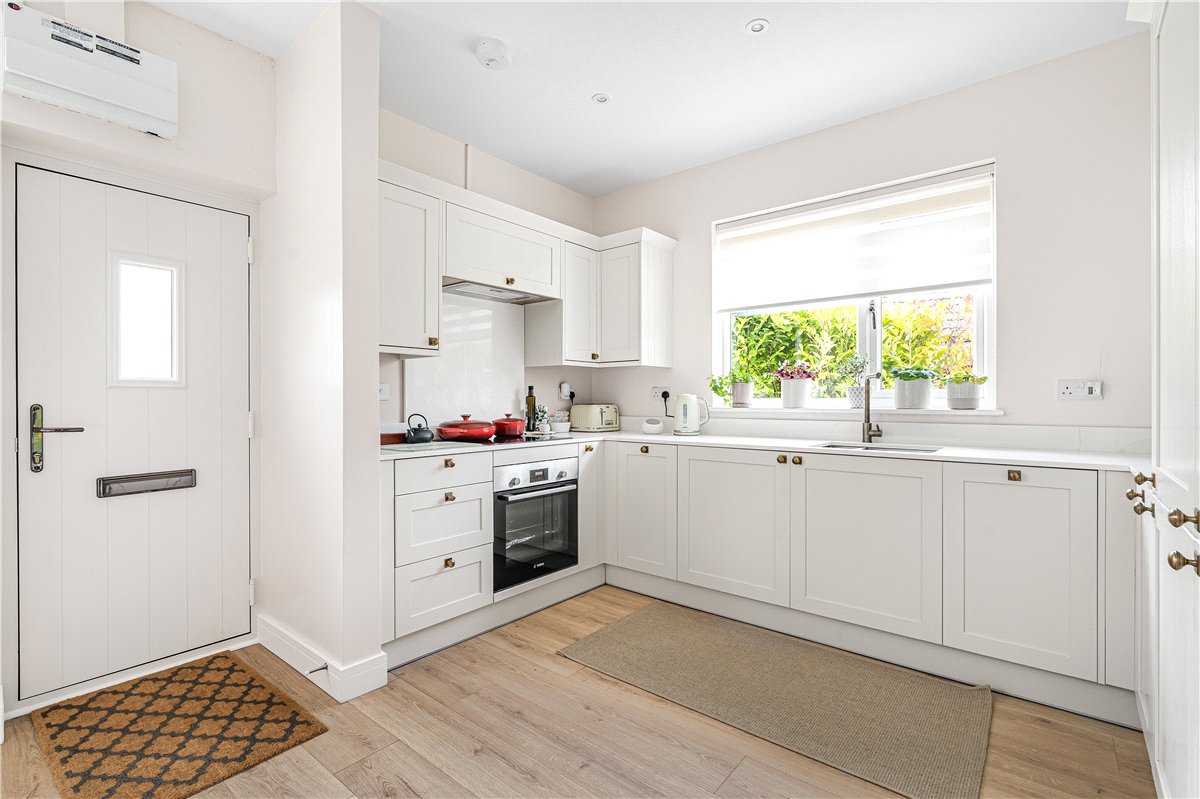 3 bedroom bungalow, Middle Lane, Cherhill SN11 - Available