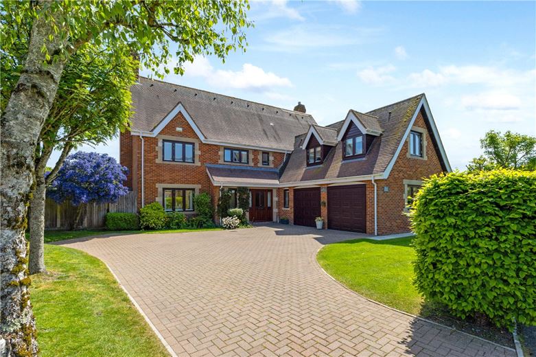 5 bedroom house, Grafton Place, East Grafton SN8 - Available