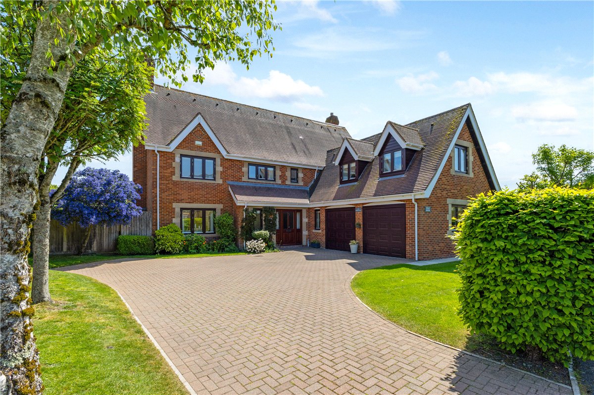 5 bedroom house, Grafton Place, East Grafton SN8 - Available