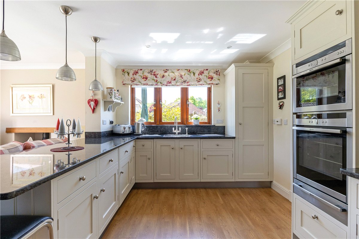 5 bedroom house, Grafton Place, East Grafton SN8 - Available