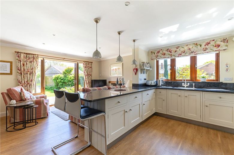 5 bedroom house, Grafton Place, East Grafton SN8 - Available