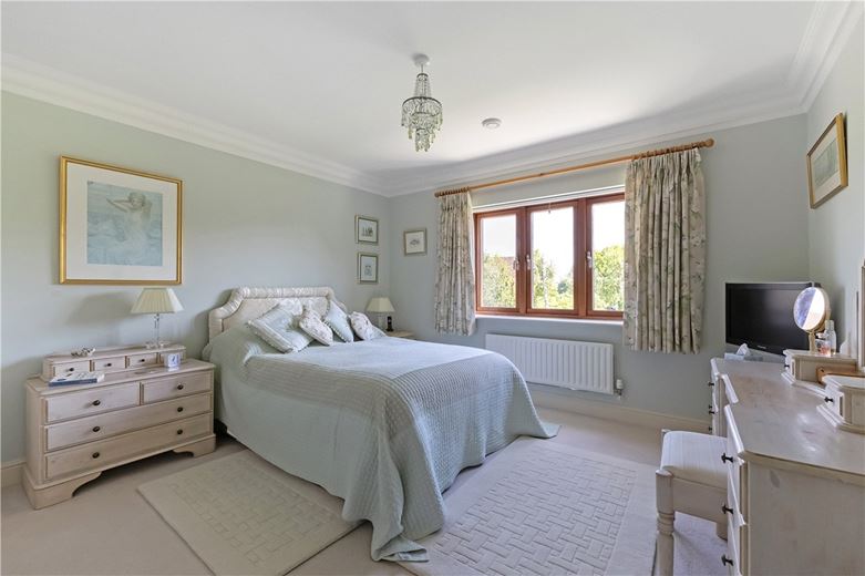 5 bedroom house, Grafton Place, East Grafton SN8 - Available