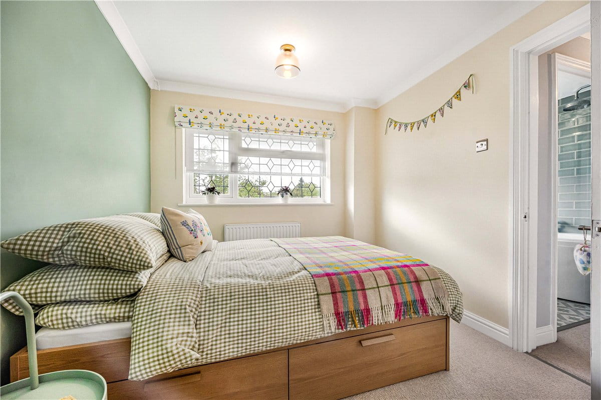 5 bedroom house, Forge Close, Milton Lilbourne SN9 - Available