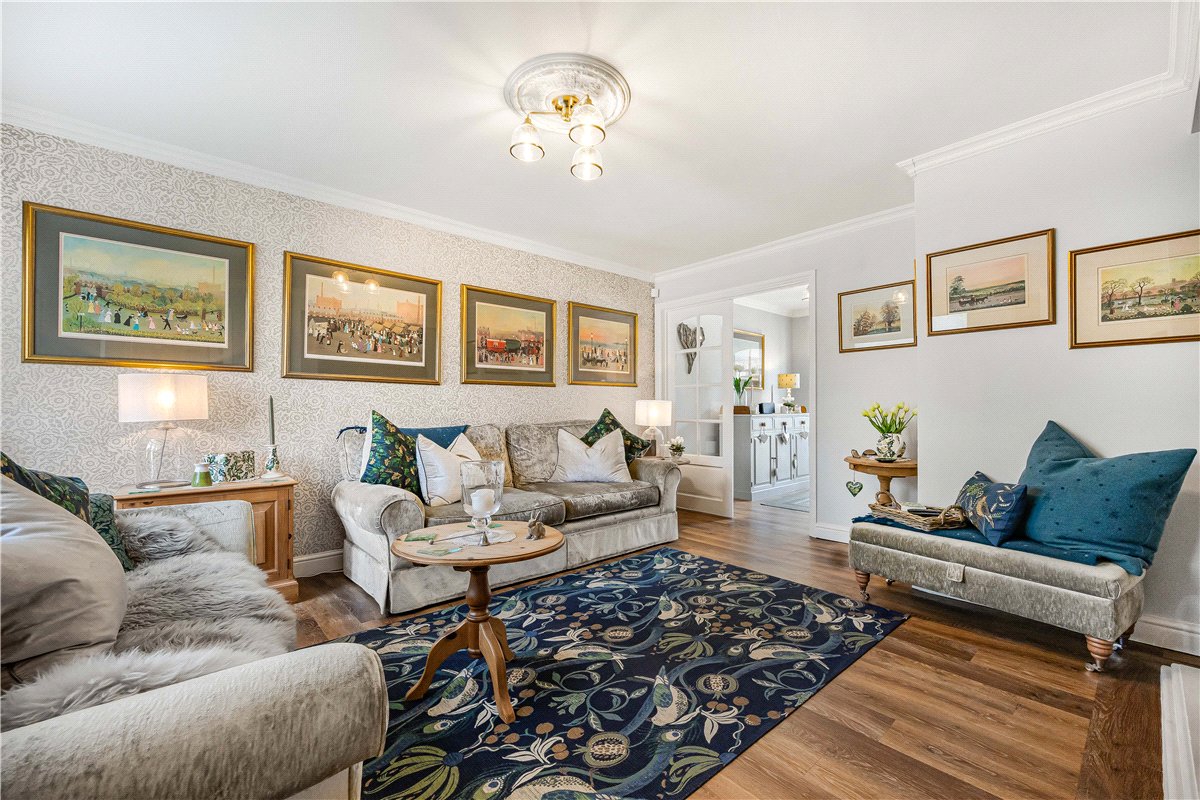 5 bedroom house, Forge Close, Milton Lilbourne SN9 - Available