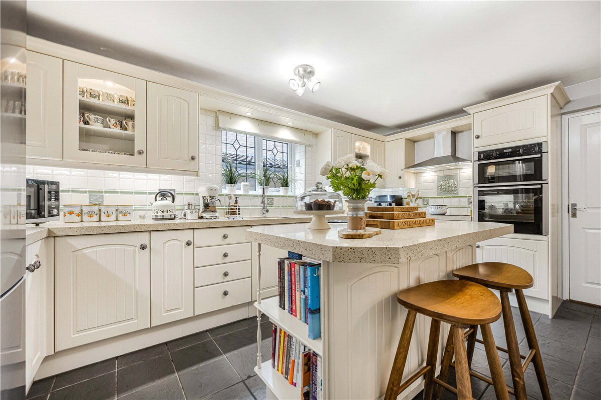 5 bedroom house, Forge Close, Milton Lilbourne SN9 - Available