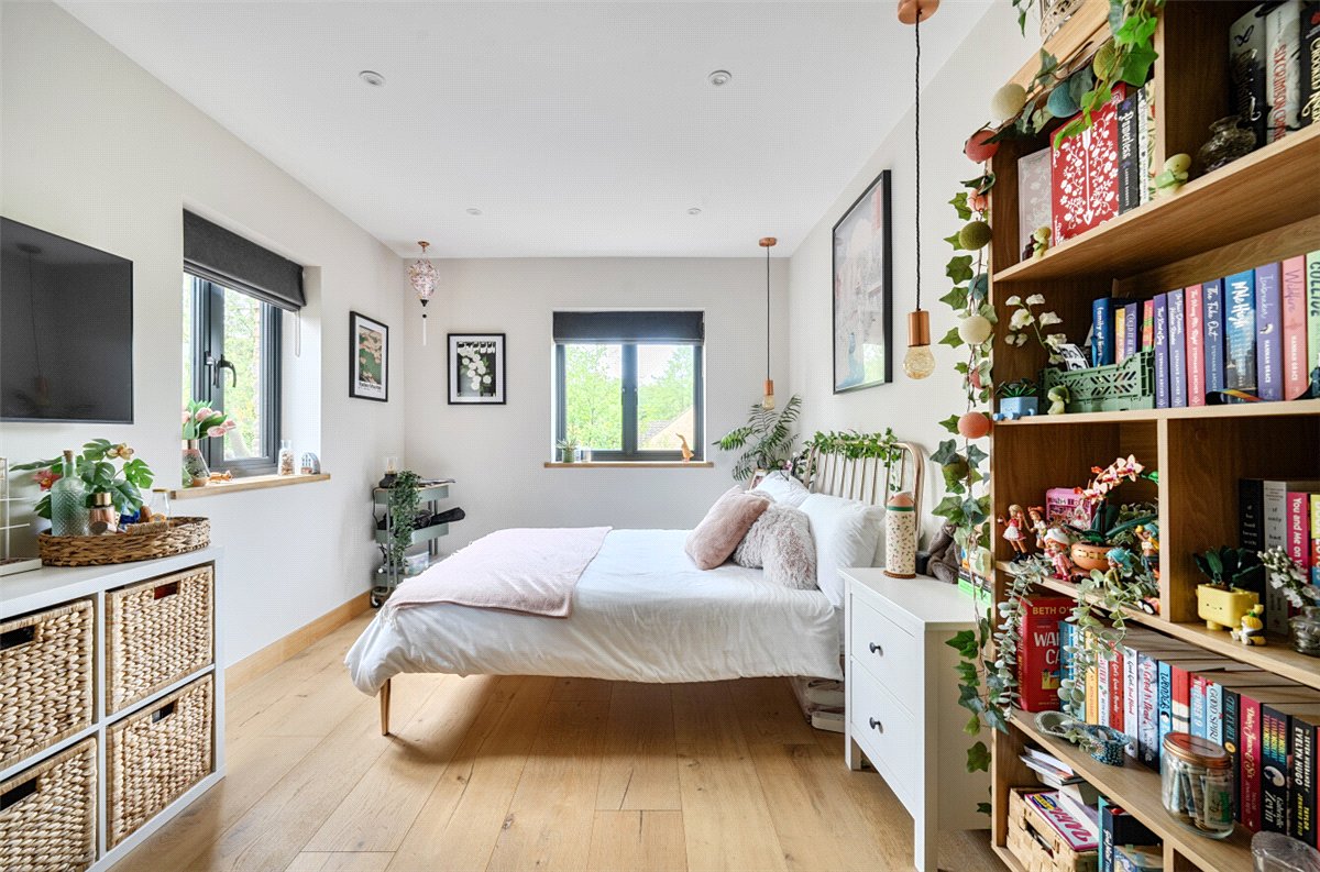 5 bedroom house, Studley Hill, Studley SN11 - Available