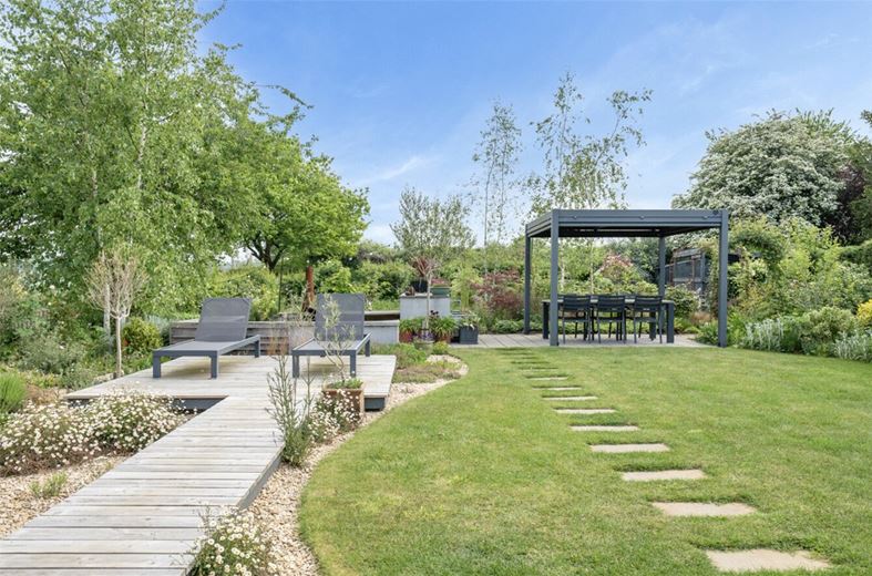 5 bedroom house, Studley Hill, Studley SN11 - Available