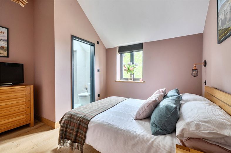 5 bedroom house, Studley Hill, Studley SN11 - Available