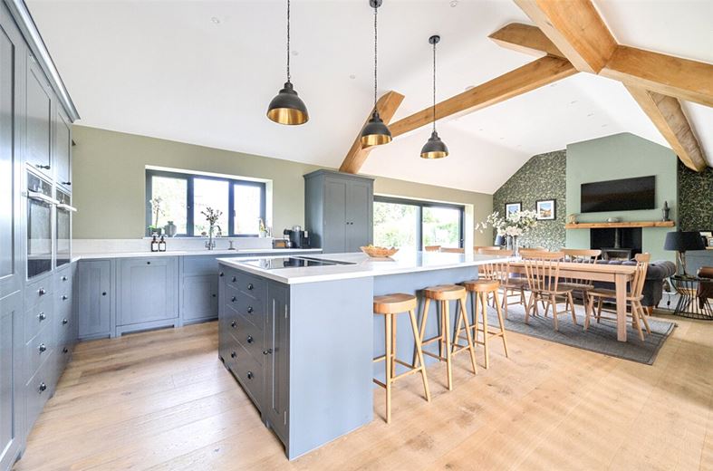 5 bedroom house, Studley Hill, Studley SN11 - Available