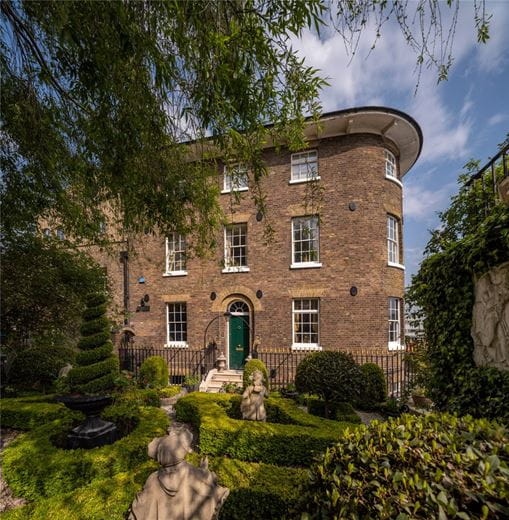 4 bedroom house, St Katharine By The Tower, London E1W - Available