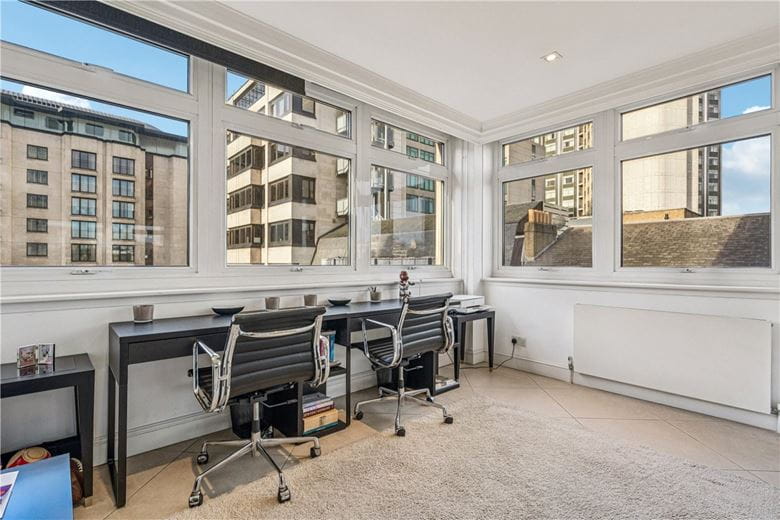 3 bedroom flat, Park Towers, 2 Brick Street W1J - Available