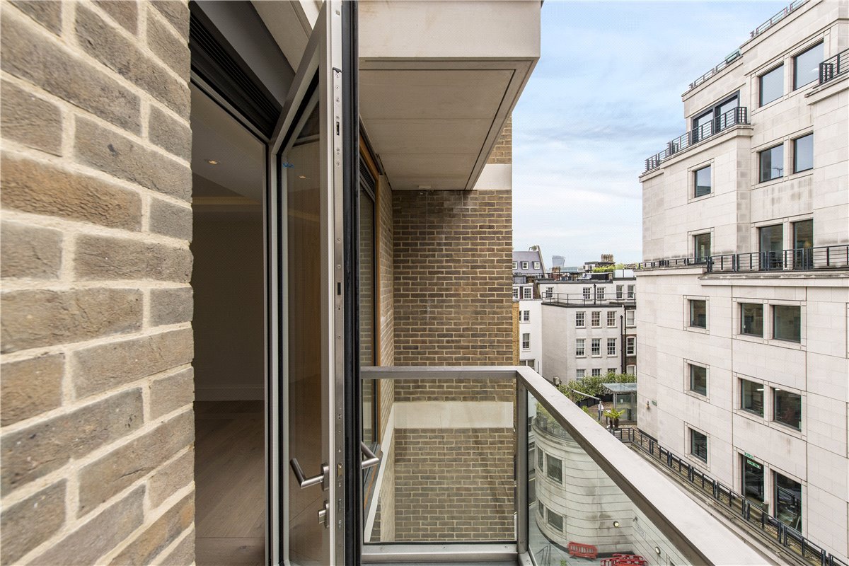 1 bedroom flat, Strand, Mayfair WC2R - Available