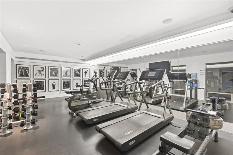 4 bedroom flat, Chelsea Manor Street, Chelsea SW3 - Available