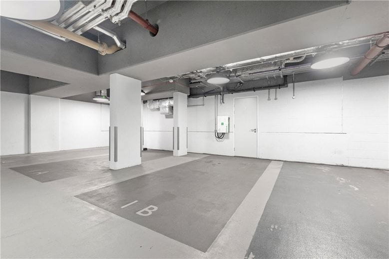 4 bedroom flat, Chelsea Manor Street, Chelsea SW3 - Available