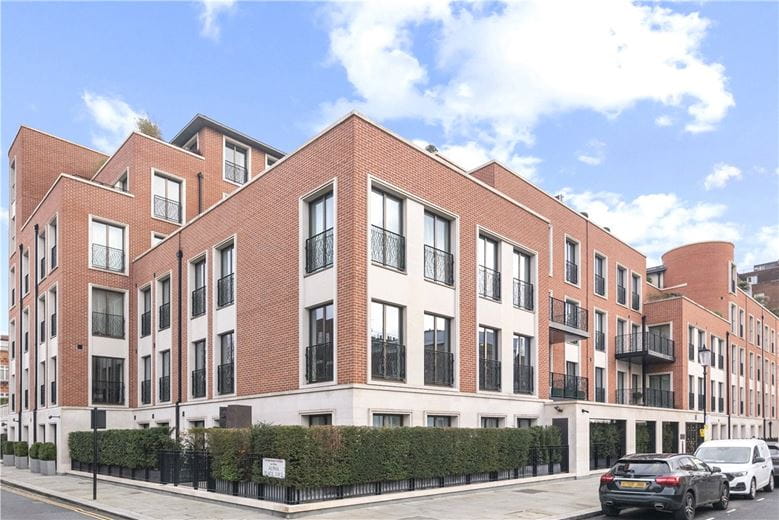 4 bedroom flat, Chelsea Manor Street, Chelsea SW3 - Available
