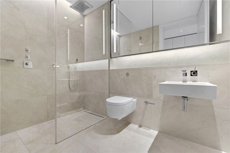 4 bedroom flat, Chelsea Manor Street, Chelsea SW3 - Available